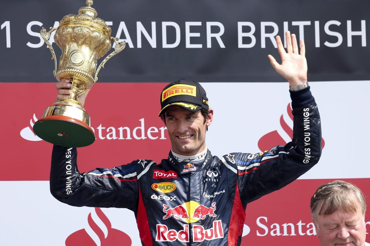 Mark Webber marad a Red Bullnál