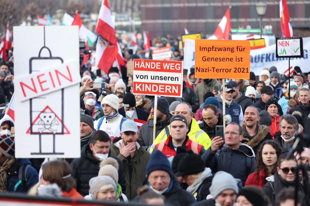 Ausztriában mától kötelező az oltás