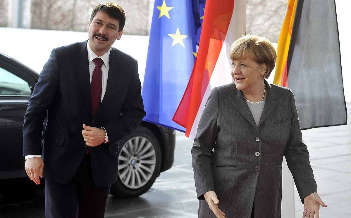 Áder János nem szeret repülni, de muszáj neki