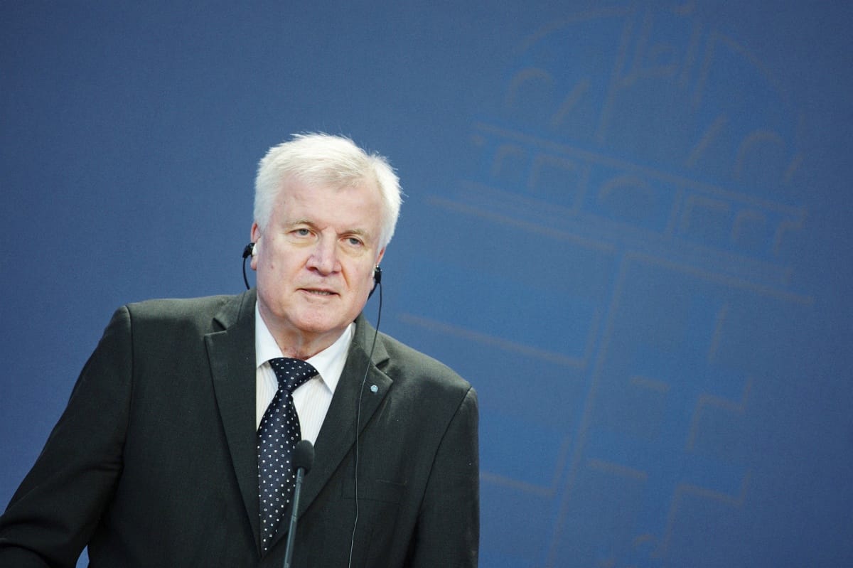 Seehofer elveszett tisztessége: pártja is lázad a CSU önfejű elnöke ellen
