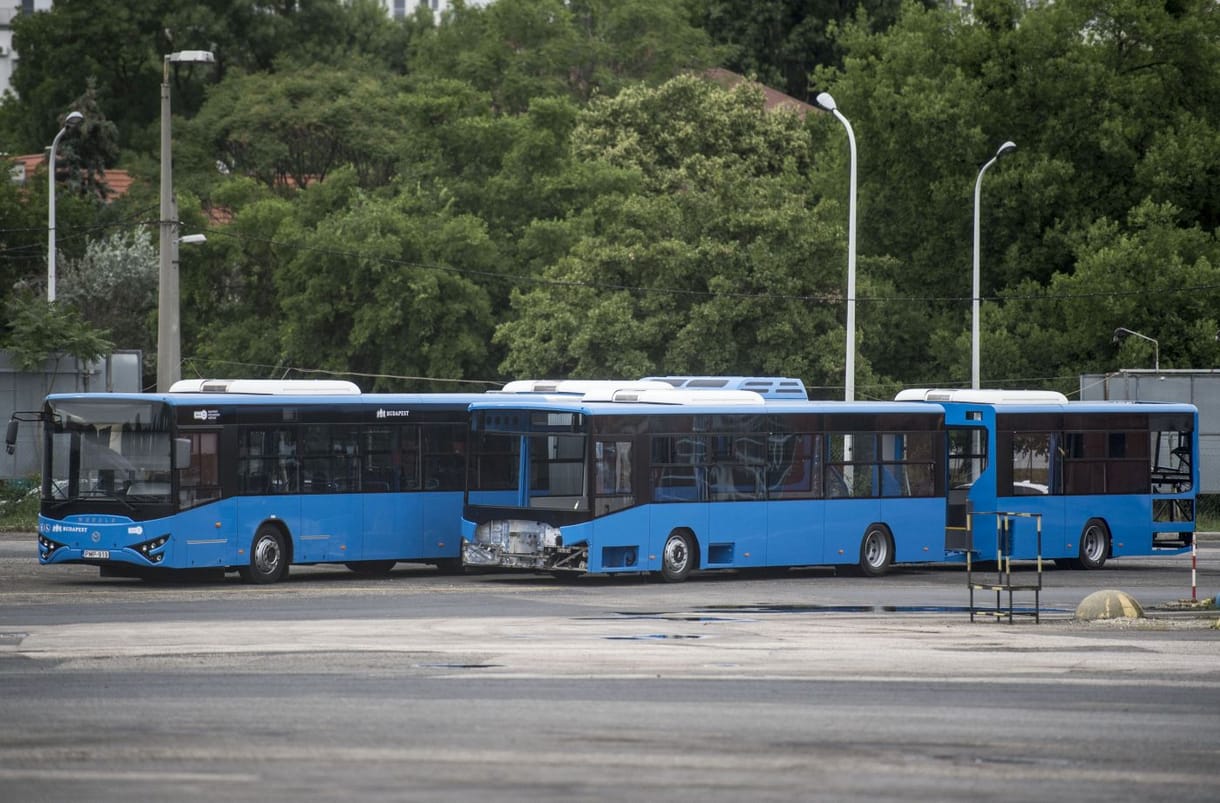 Buszcsere a BKV-nál, 11 milliárd a foci-eb-re