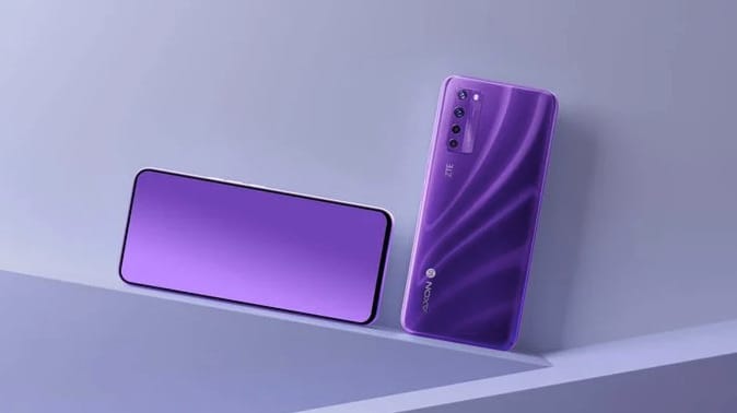 Így néz ki egy telefon, melyen nem látszik az előlapi kamera, pedig ott van