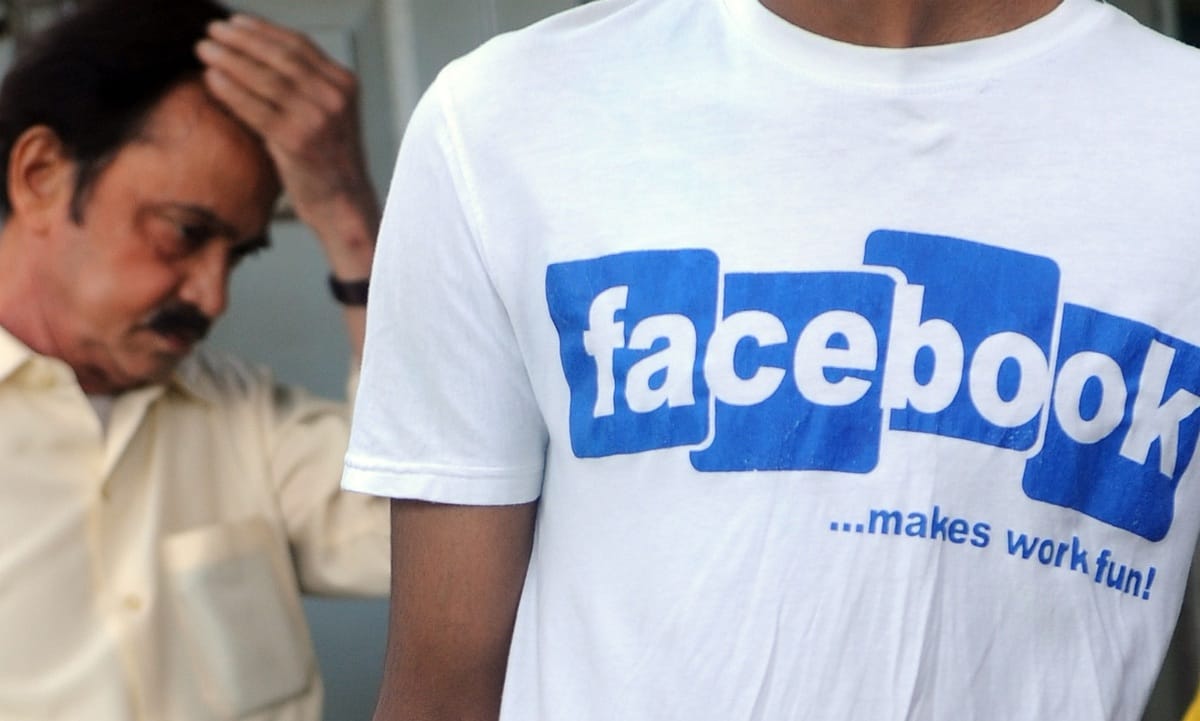 Nagyot bukhat, aki bízik a Facebookban