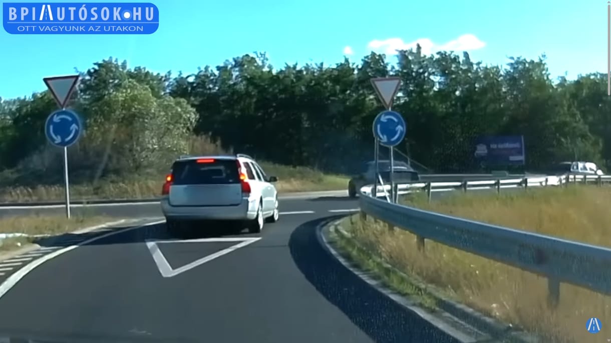 Driftelni próbált az M0-áson egy BMW-s, de ez kicsit félrement