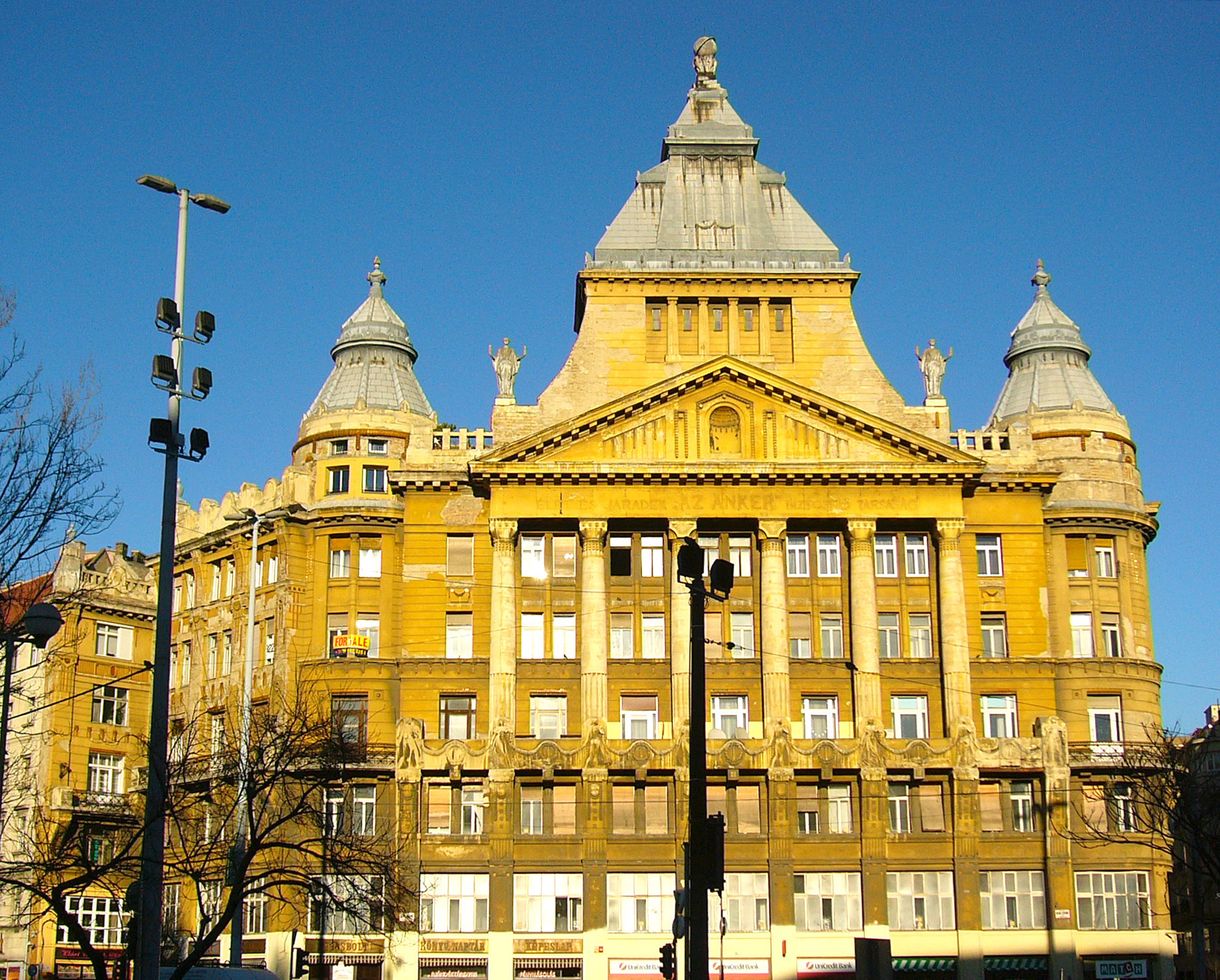 Rejtélyes légi jármű Budapest felett