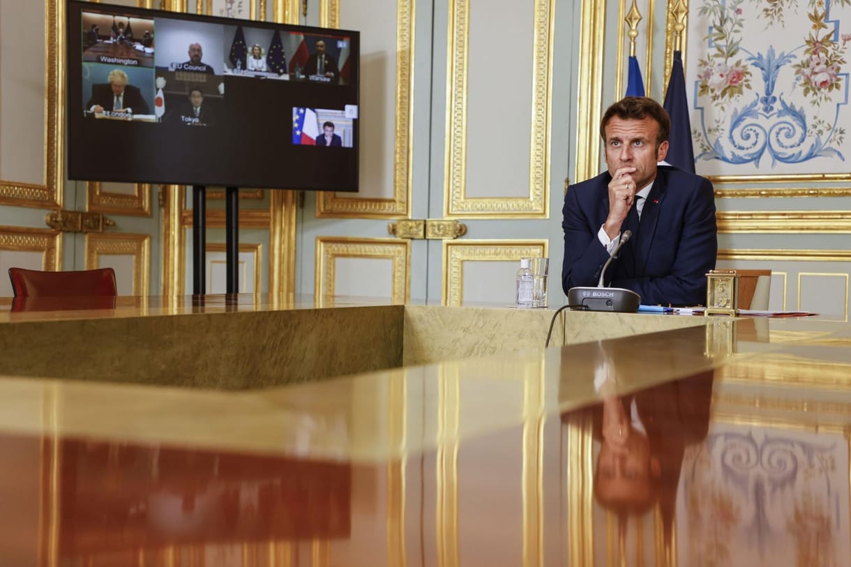 Macron: Biztonsági garanciákat kell adni Oroszországnak, ha Putyin beleegyezik a tárgyalásokba
