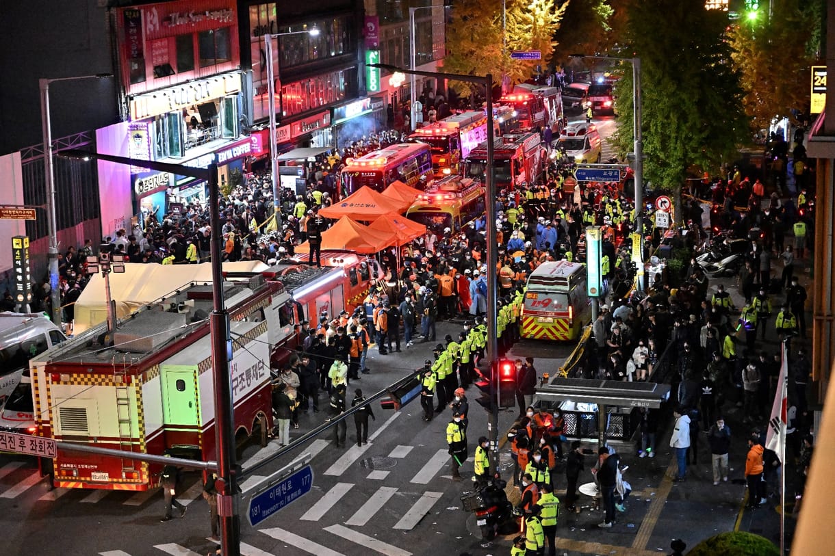 Tömegpánik tört ki egy szöuli Halloween-partin, 146-an meghaltak