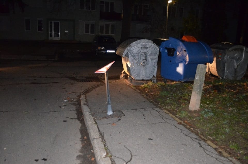 Annyira részeg volt a kaposvári autós múlt éjjel, csak úgy törte a tereptárgyakat - fotók