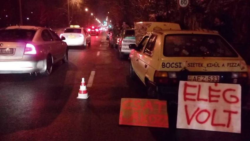 Miskolcon félpályás sávelzárással tiltakoztak - fotó