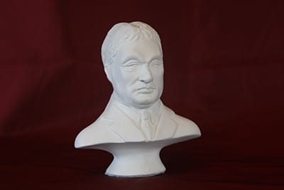 Orbán-mellszobrokat kínálnak egy honlapon
