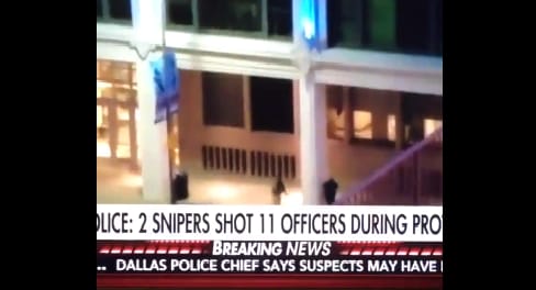 Videóra vették egyik rendőr lelövését Dallasban