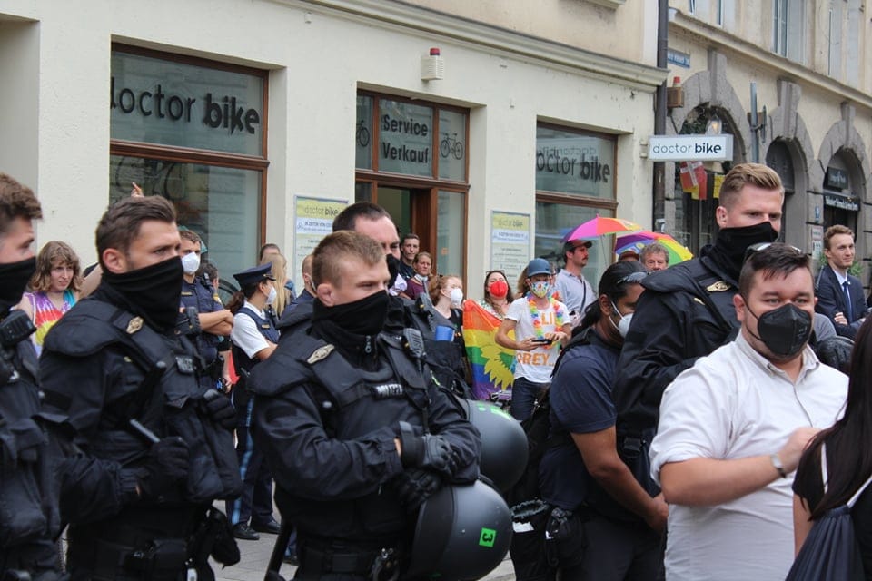 Szijjártó: A 18 őrizetbe vett magyar szurkolóból 16-ot már elengedett a német rendőrség