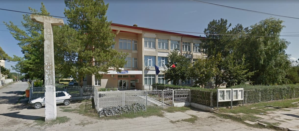 Ravatalozóban kezdték a tanévet egy román iskolában