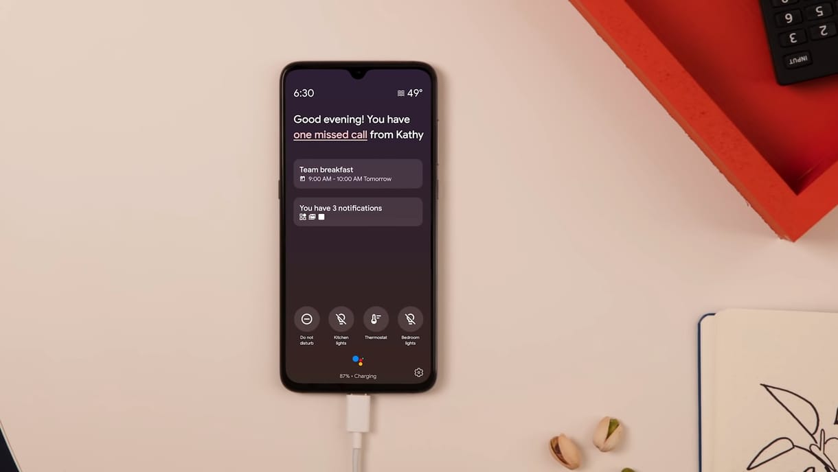 Új zárképernyőt talált ki Androidra a Google, elég menő