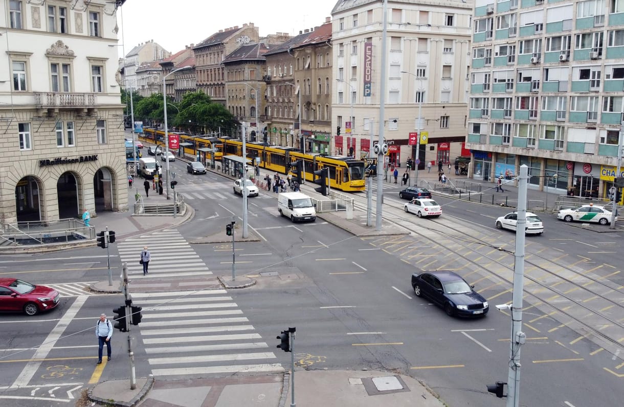 Két embert már elkaptak a Ferenc körúton furgonból kidobott halott férfi ügyében