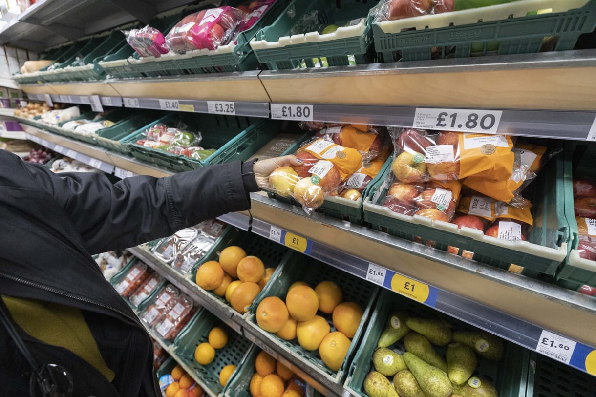 Így verik át a brit vásárlókat a boltok: olcsóbb alapanyagokkal helyettesítenek, ám az árak ugyanazok maradnak