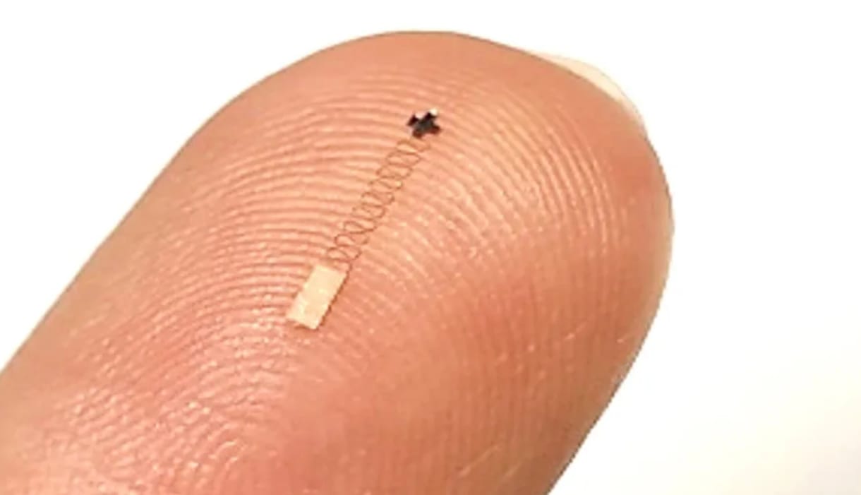 Egy hajszálak közé tehető miniatűr agy-számítógép interfész képes megvalósítani a gondolatokat