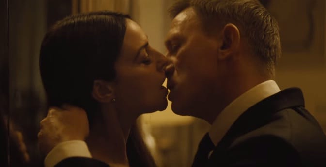 Teli van új jelenetekkel a Bond-dal videoklipje