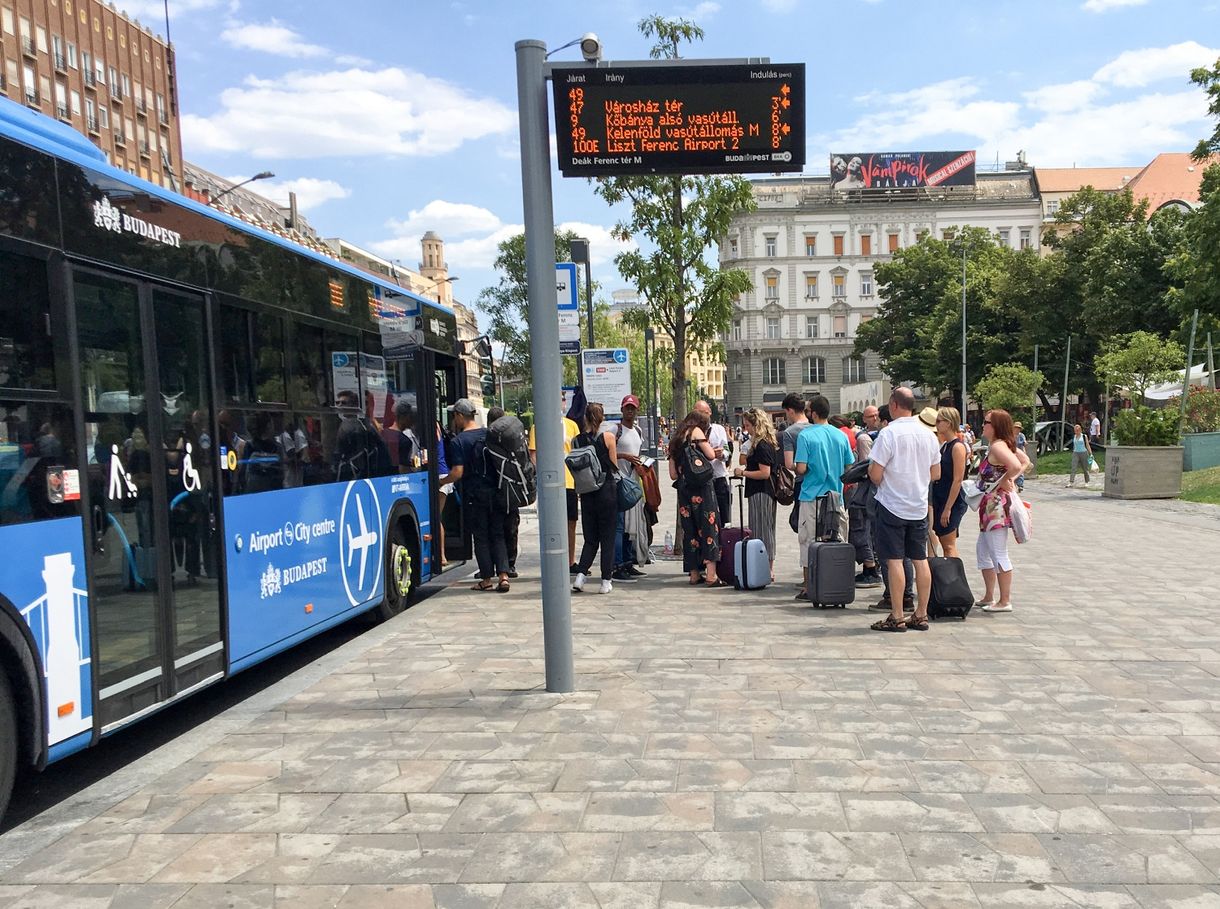 Majdnem duplájára emelkedhet a repülőtéri buszjegy ára