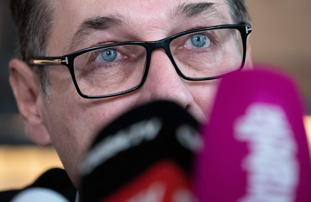 Egy sötét lyuk maradt az osztrák szélsőjobb újabb pofonba beleszaladó ex-vezérének
