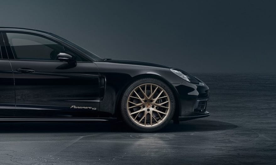 Rohan az idő: 10 éves a Porsche Panamera, amit új modellel ünnepelnek