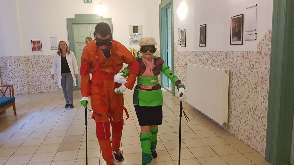 Ha ezt kipróbálnák, biztosan jobban tisztelnék a fiatalok az időseket
