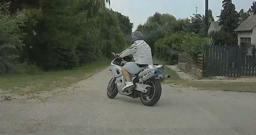 Hiába tiltották el négyszer a vezetéstől, bedrogozva száguldozott motorjával egy férfi – videó