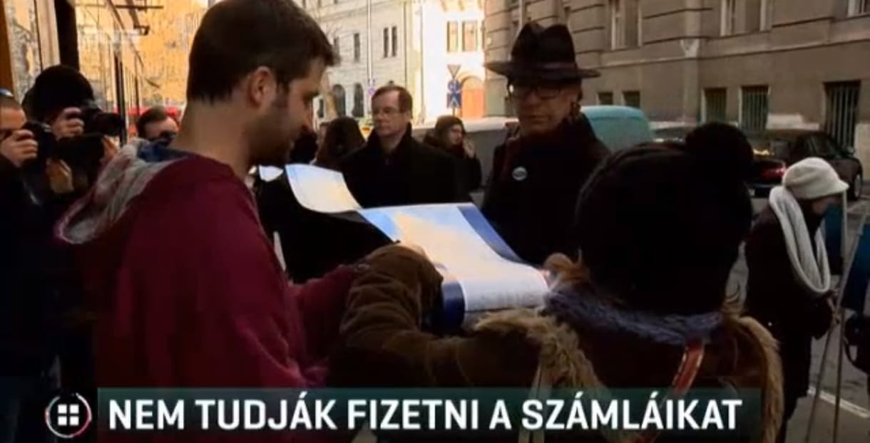 Könyvtárosok százai követelnek béremelést, a számláikat sem tudják fizetni