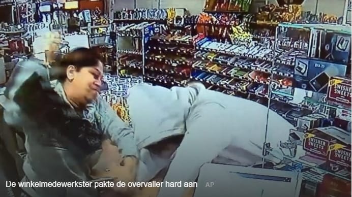 Így intézett el egy pancser rablót egy vagány amerikai pénztárosnő – videó