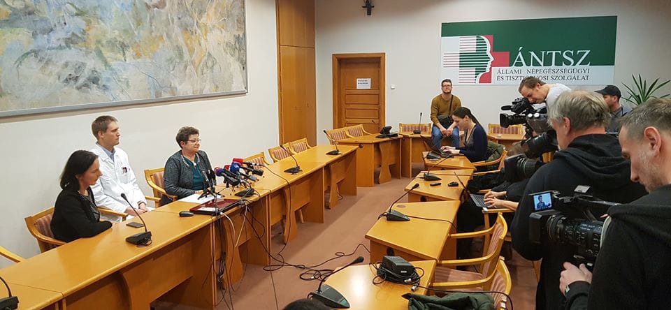 Videón magyarázza az államtitkár, mekkora veszélyt jelent a koronavírus