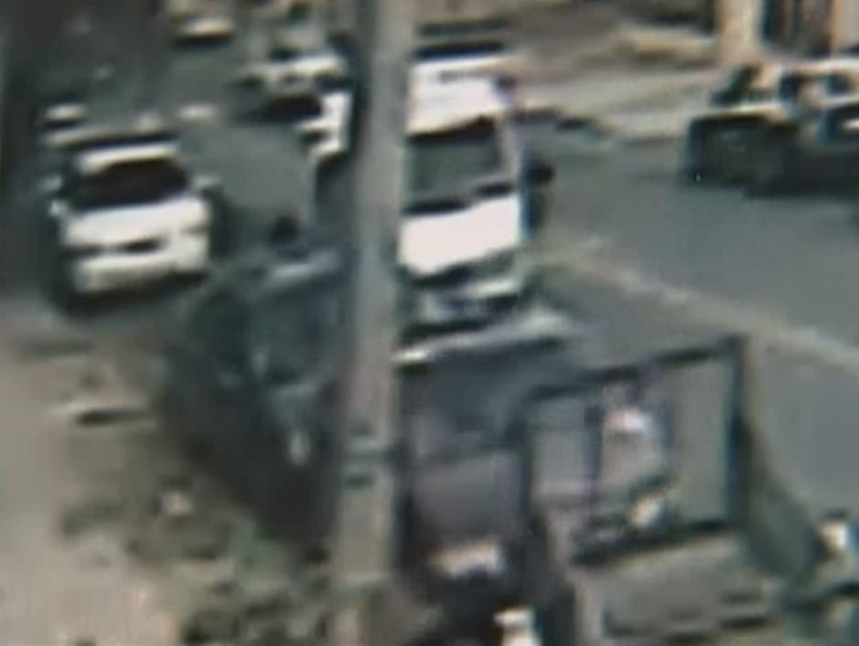 Mikrobuszt lopott, autókat tört egy 10 éves kisfiú - videó