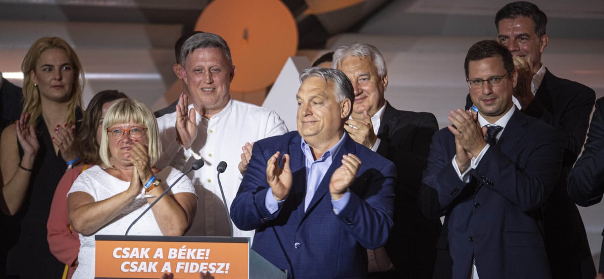 Mentőszolgálatnak nem, de a Felcsúti Utánpótlásért Alapítványnak jutott a kormány „civil” támogatásaiból