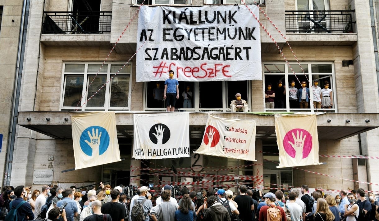 A szlovákiai magyar színházi és filmművészek is kiálltak az SZFE szabadsága mellett