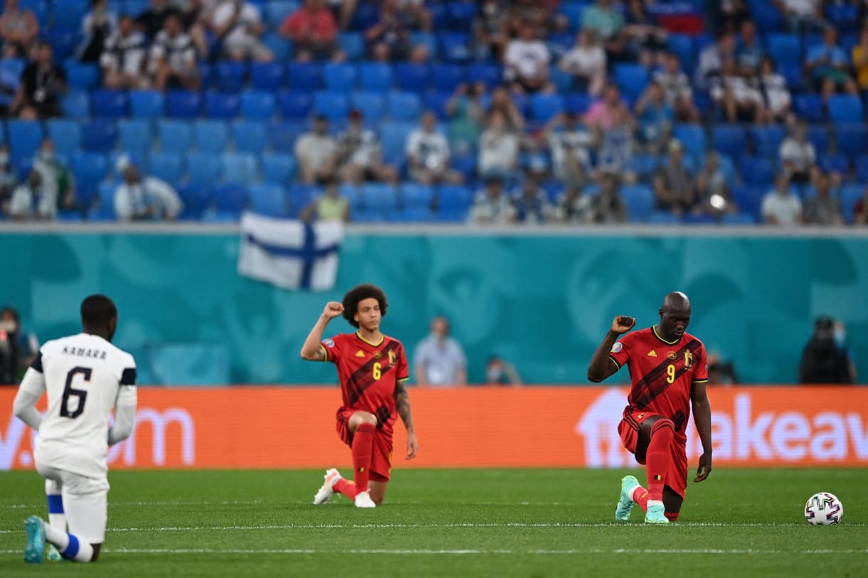 Kevesebbet fognak térdelni a rasszizmus ellen a Premier League játékosai