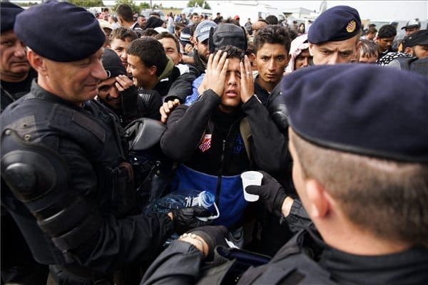 TEK-es szakértő: Nincs komoly terrorkockázat az illegális migrációban