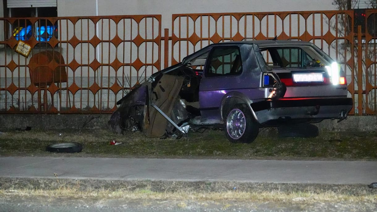 Meghalt a sofőr, miután kirepült a kocsijából Tiszakécskén