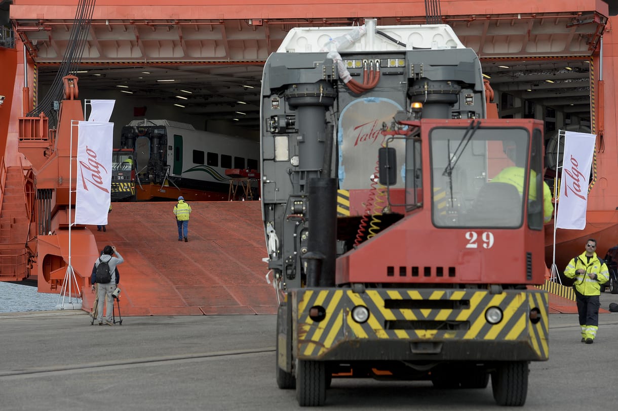 A Fidesz és Moszkva szerelemgyerekének mutattak ajtót Madridban: a nagy Talgo-biznisz bukása