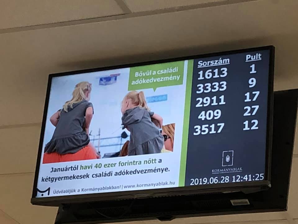 A budapesti kormányablakoknál több hónapot is kell várni a lejárt okmányok cseréjére