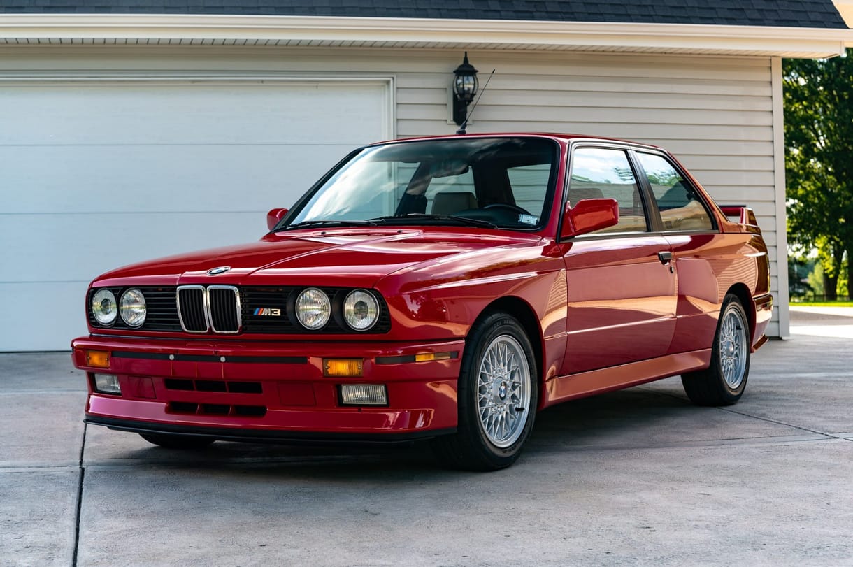75 millió forintért adtak el egy 32 éves BMW-t