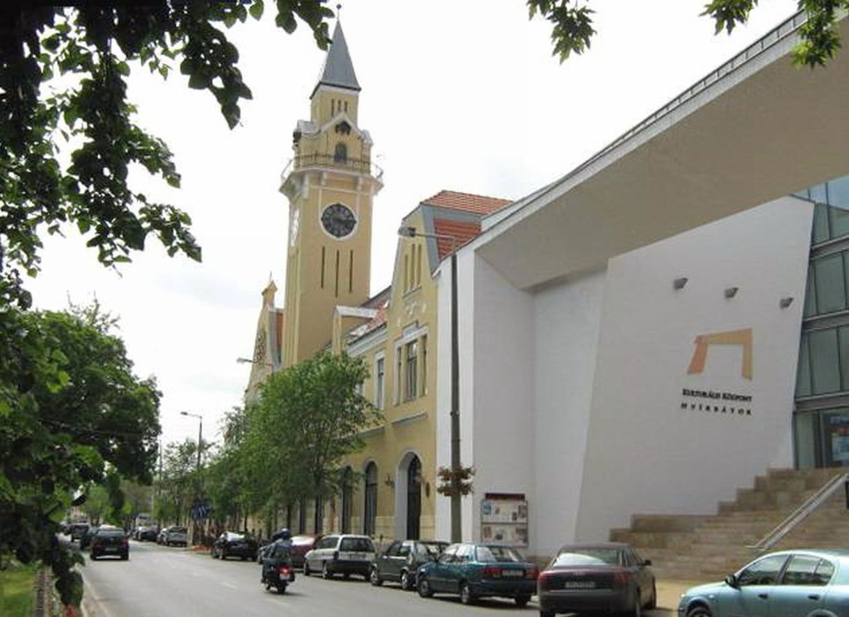 Átadták az inkubátorházat Nyírbátorban