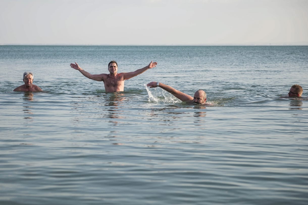 Ki az, aki ilyenkor fürdik egyet a Balatonban?