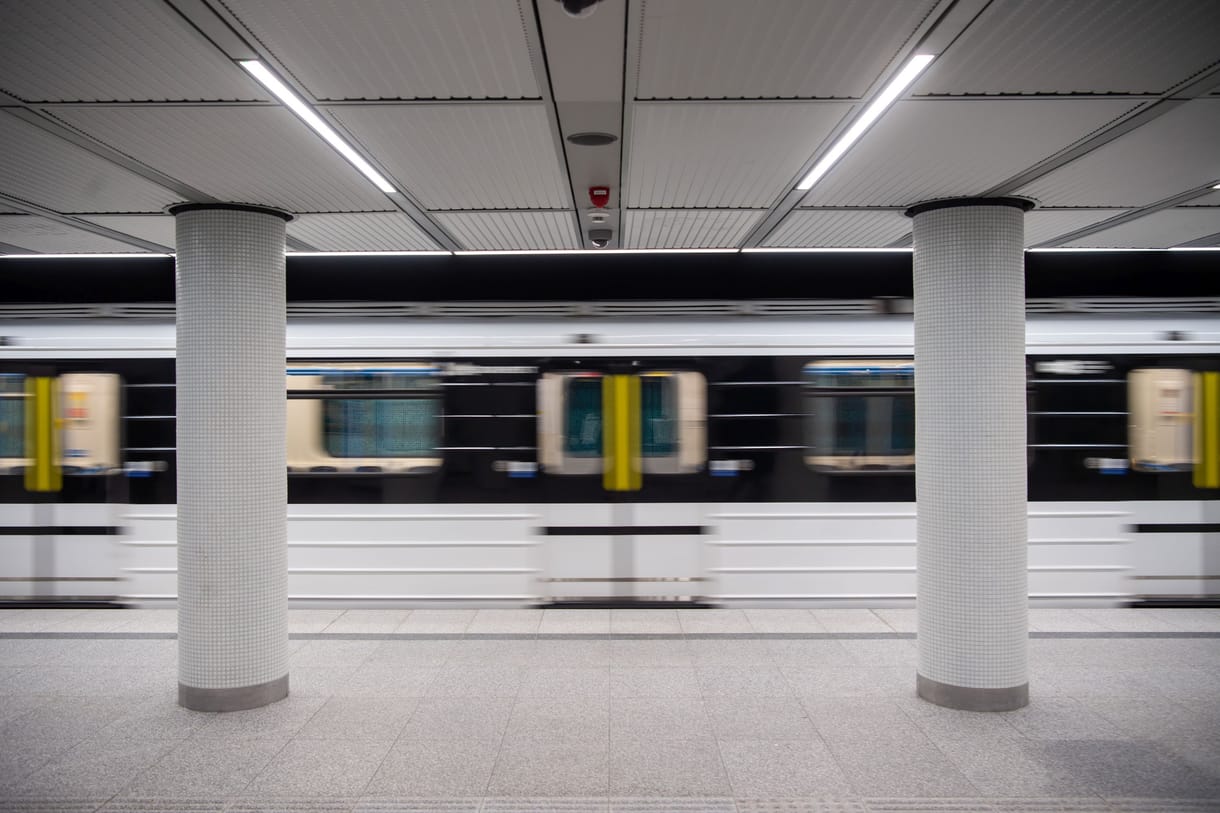 Márciusra elkészülhet az Arany János utcai metróállomás