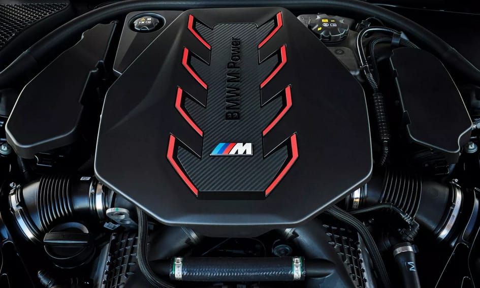 A BMW kitart a nagy 6 hengeres és V8-as motorok mellett