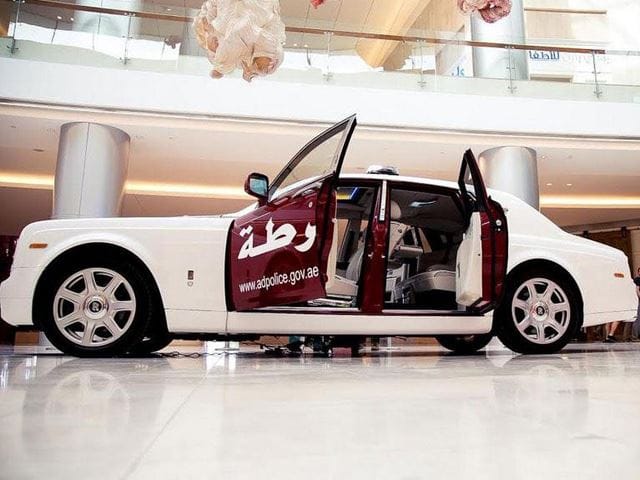 Rolls-Royce Phantommal cirkálhatnak a zsaruk Abu Dhabiban