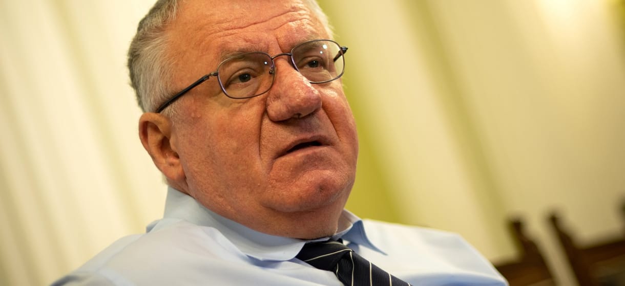 Visszavonták a Vojislav Seseljt felmentő ítéletet