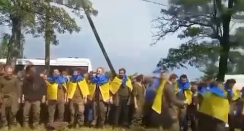 Videón egy bahmuti fogolycsere