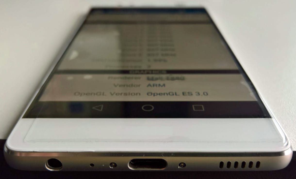 Kiszivárgott: fotókon a Huawei új csúcstelefonja