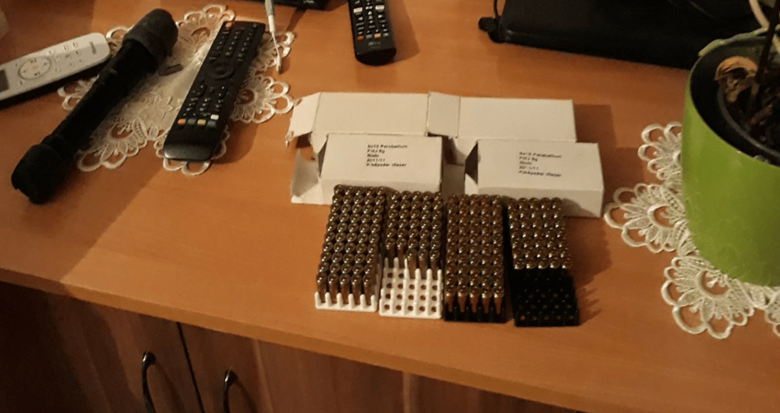 Kábítószert és a lőszert rejtegettek Kazincbarcikán