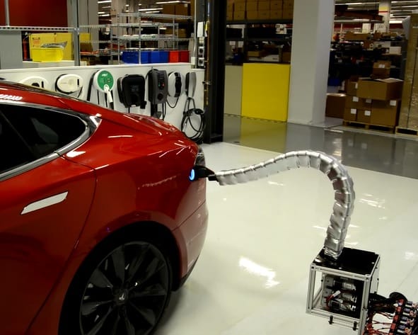 Megolvad a Tesla egyik csatlakozója, vihetik vissza a tulajok