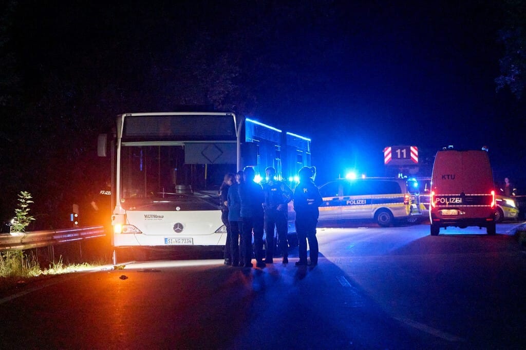 Hat embert késelt meg egy nő egy német buszjáraton Siegenben